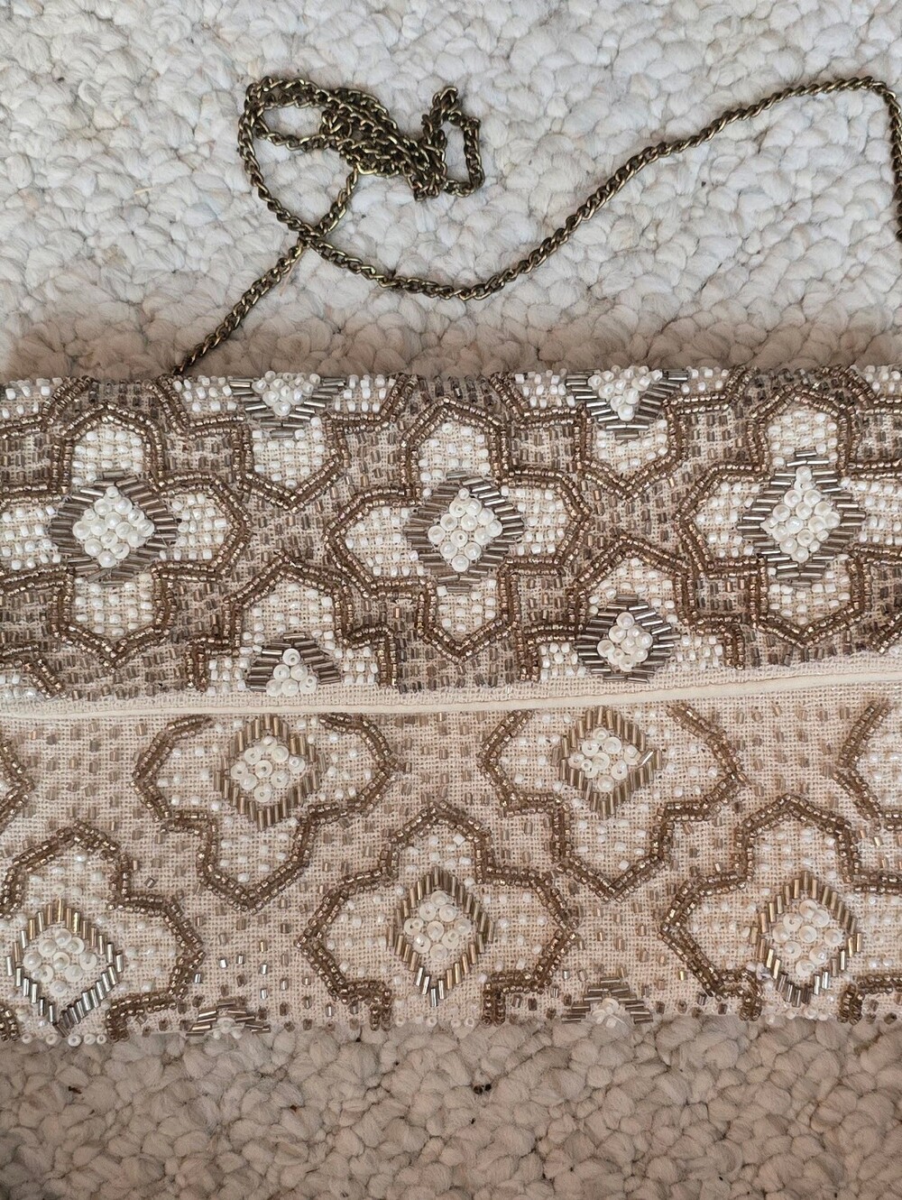 Vintage-Inspired Beaded Clutch with Chain Strap – Boho Chic